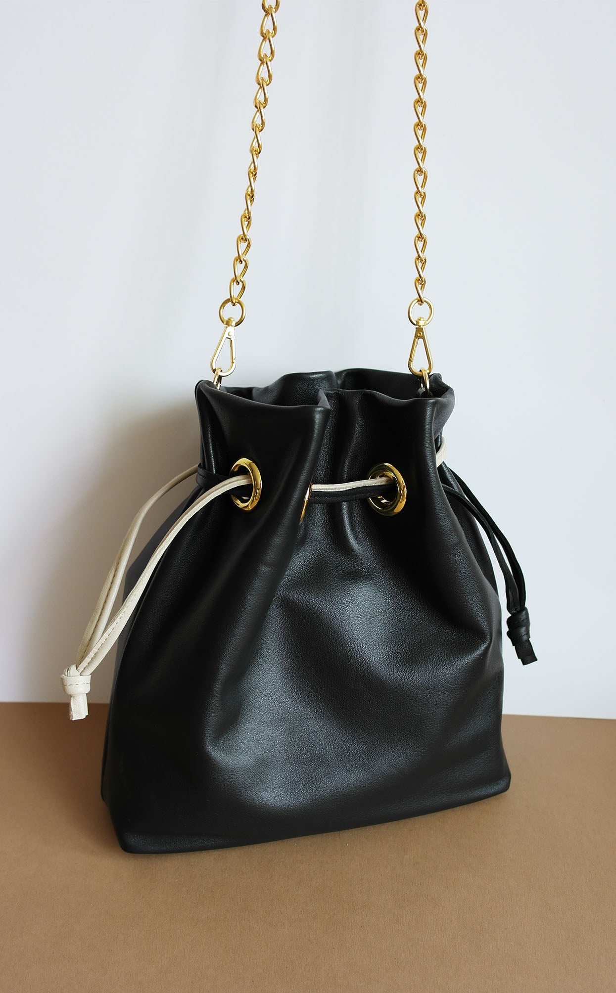 Bombón negro con cadena chunky