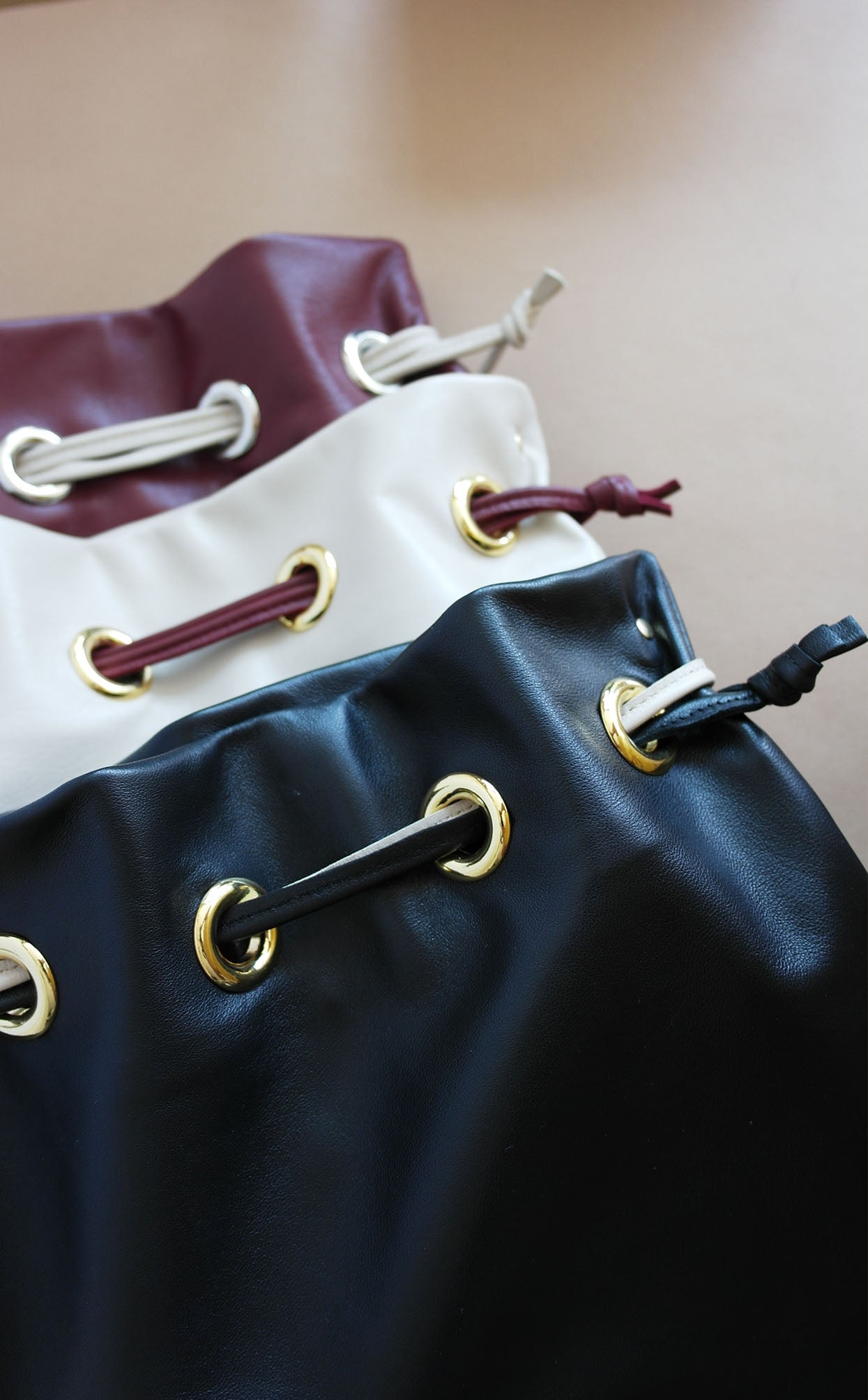 Bombón negro con cadena chunky