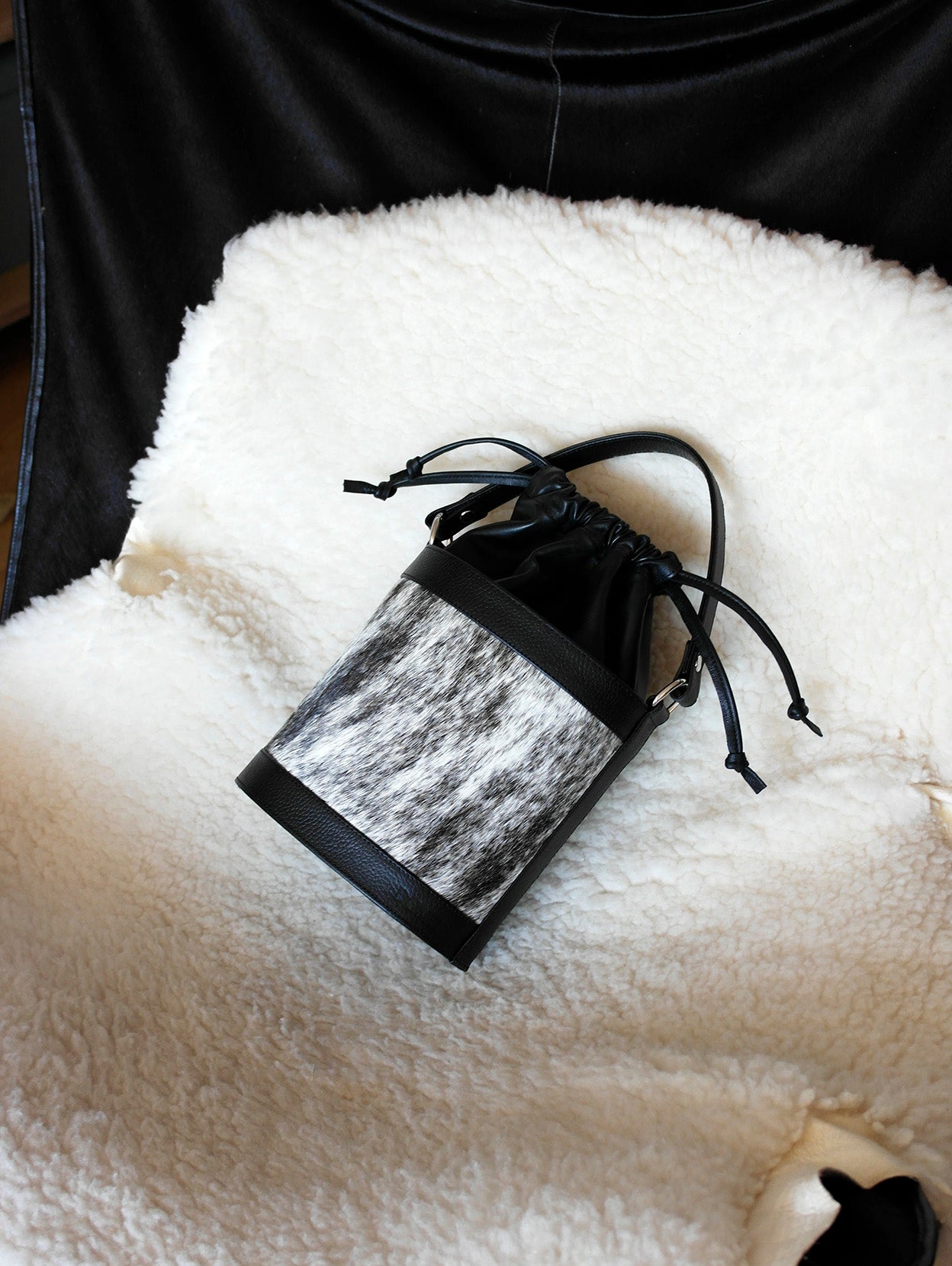 Bolsa Canasta con pelo bicolor